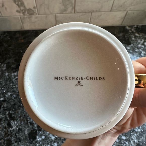 MACKENZiE- CHiLDS H initial mug - Picture 3 of 5